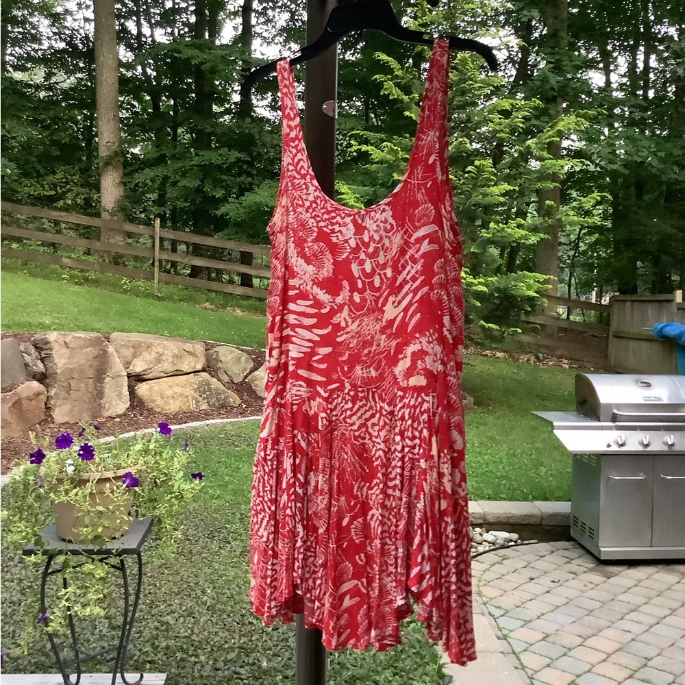 Lost in the 🔥 Free People Scoop Neck Sleeveless Beach Print Dress Red XS - Picture 2 of 14
